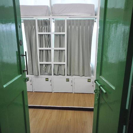 Hostel Latha Yangon Esterno foto