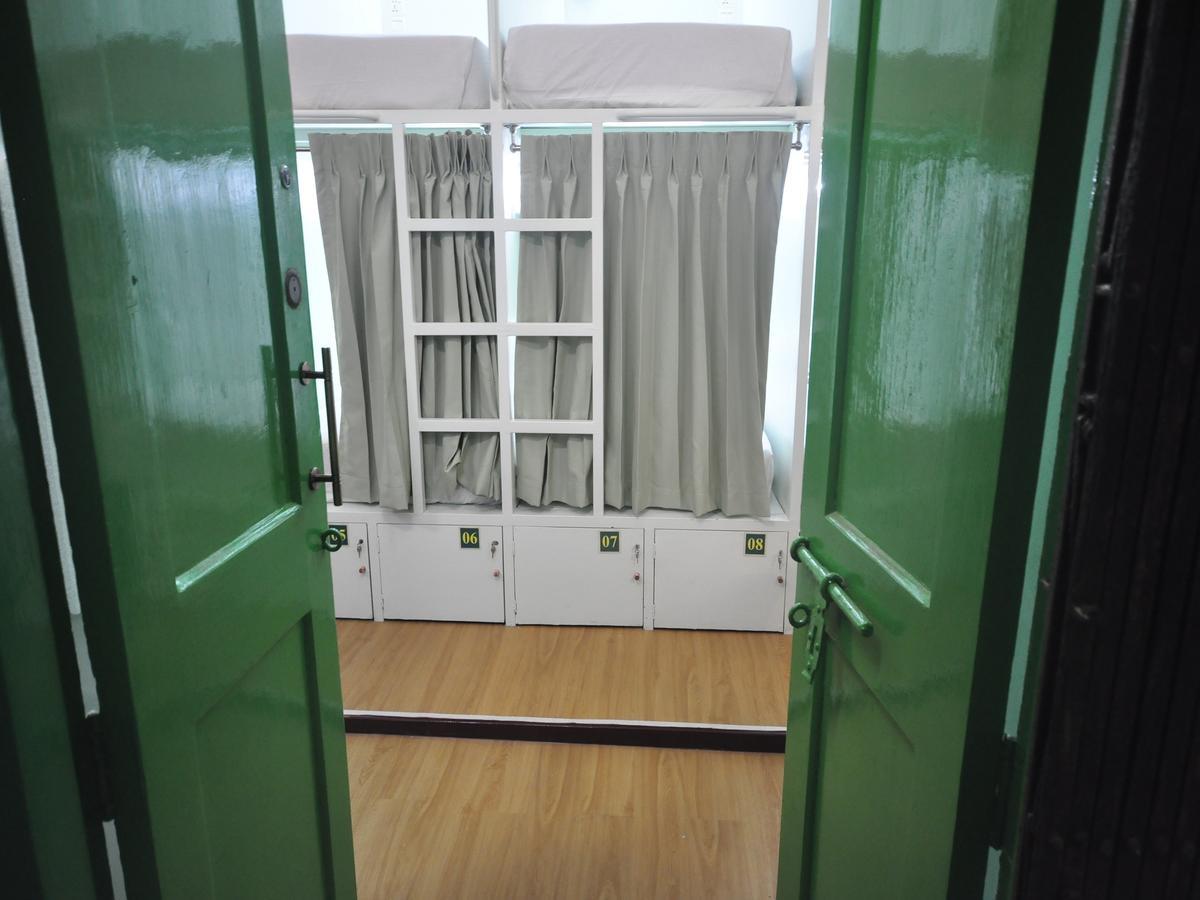 Hostel Latha Yangon Esterno foto