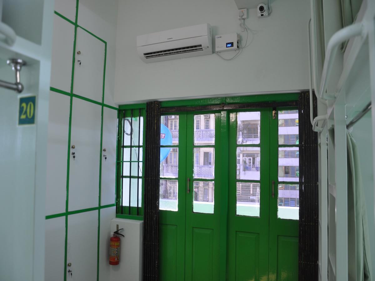 Hostel Latha Yangon Esterno foto
