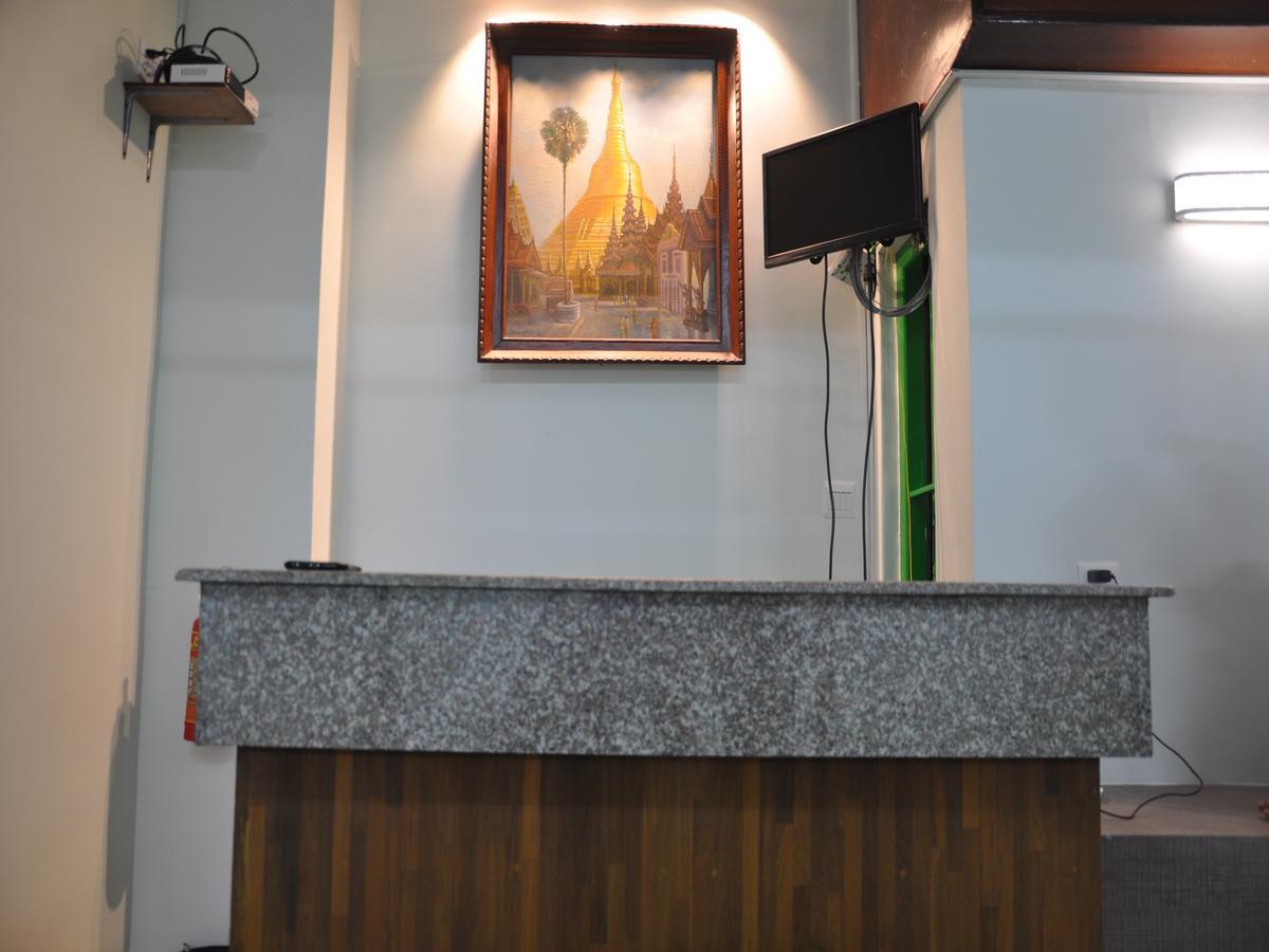 Hostel Latha Yangon Esterno foto