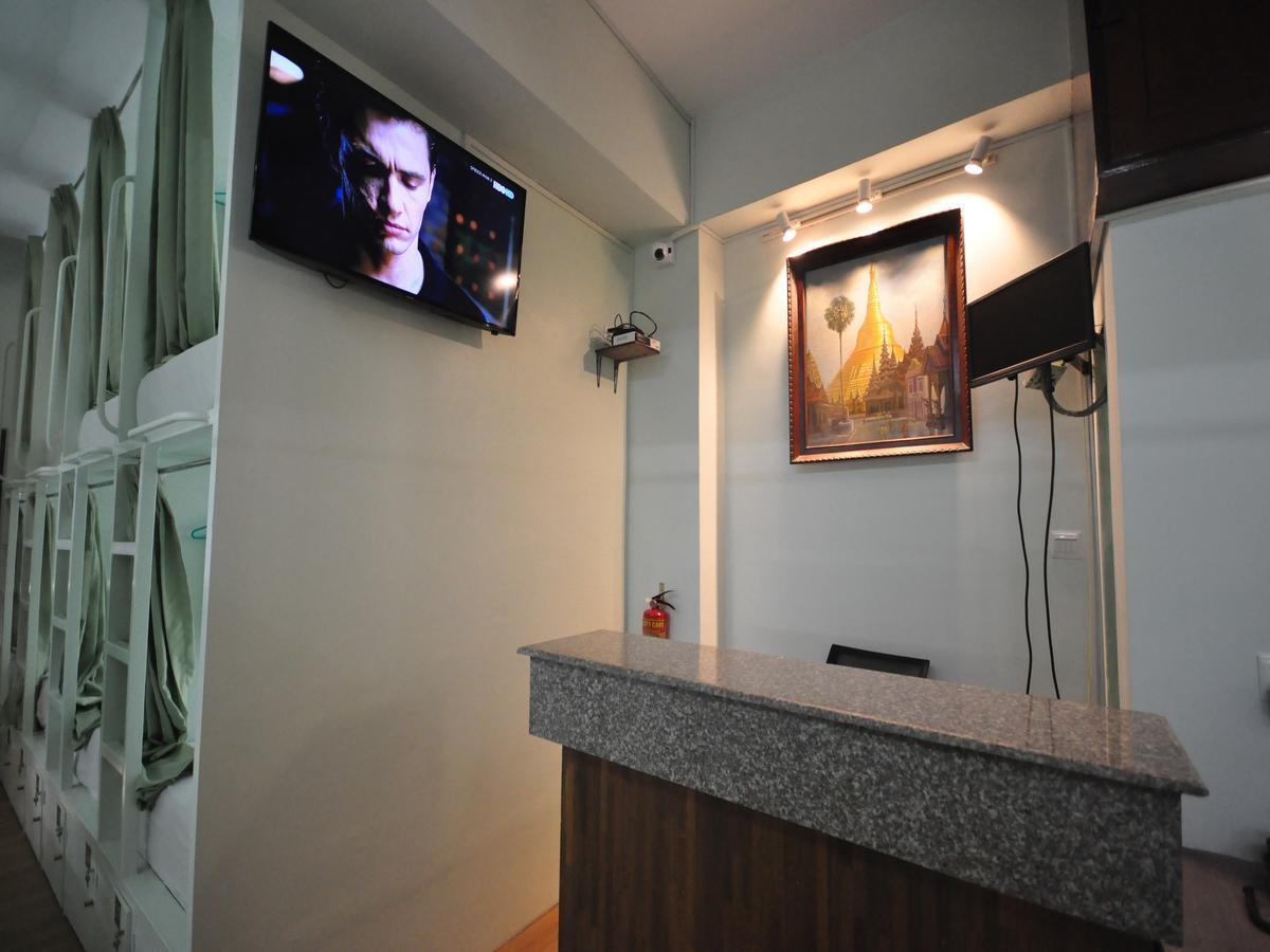 Hostel Latha Yangon Esterno foto