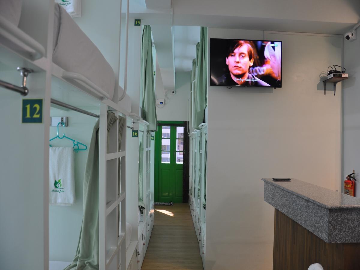 Hostel Latha Yangon Esterno foto