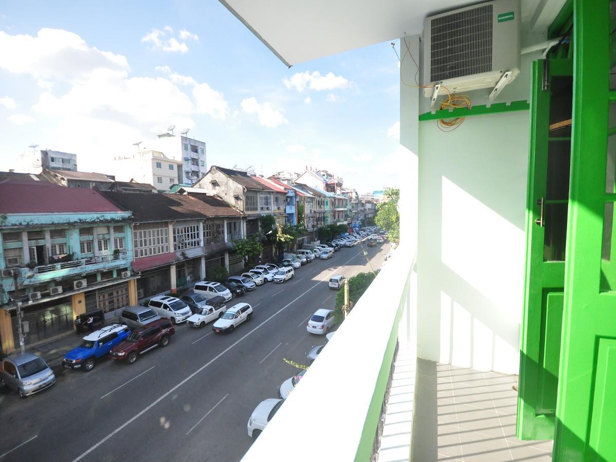 Hostel Latha Yangon Esterno foto